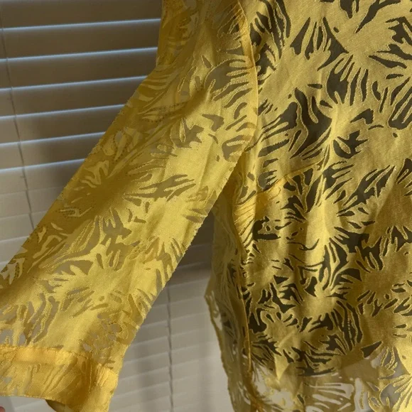Sparkling Yellow Valerie Stevens buttoned blouse with 3/4 Sleeves - Picture 3 of 6